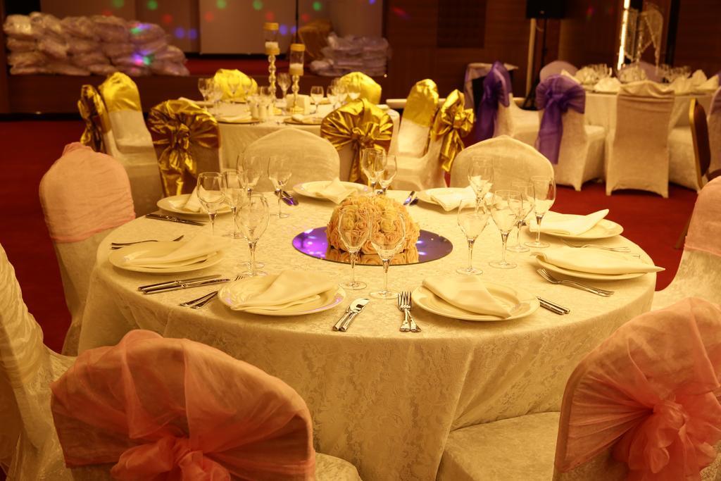 Atasehir Palace Hotel & Conference Istanbul Exterior photo