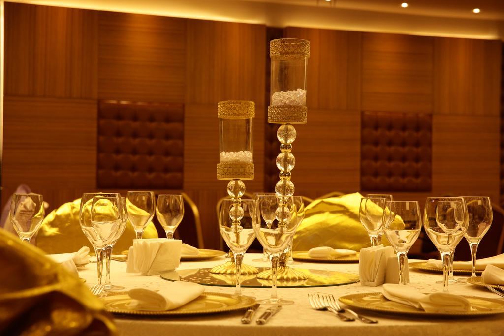 Atasehir Palace Hotel & Conference Istanbul Exterior photo