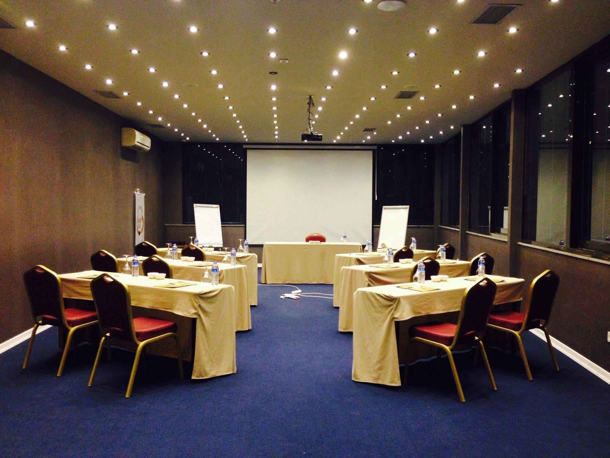 Atasehir Palace Hotel & Conference Istanbul Exterior photo
